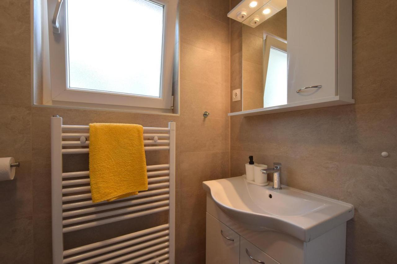 Apartments Julia Čižići Esterno foto