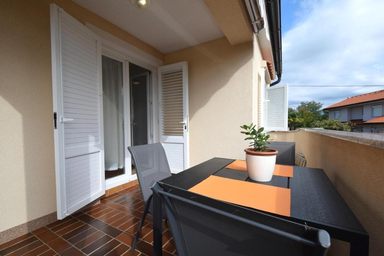 Apartments Julia Čižići Esterno foto